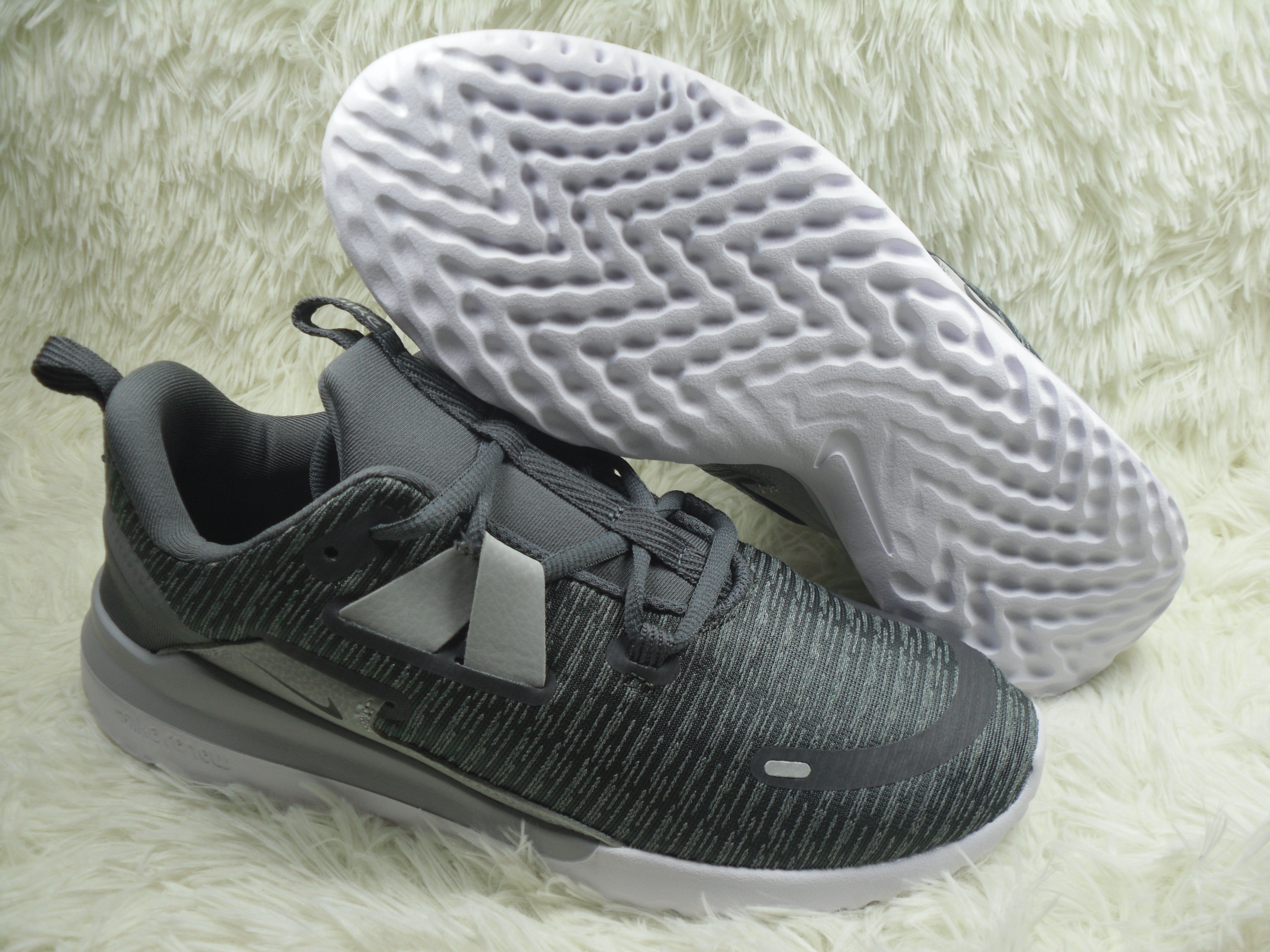 Nike Renew Arena Flyknit Black Grey Running Shoes